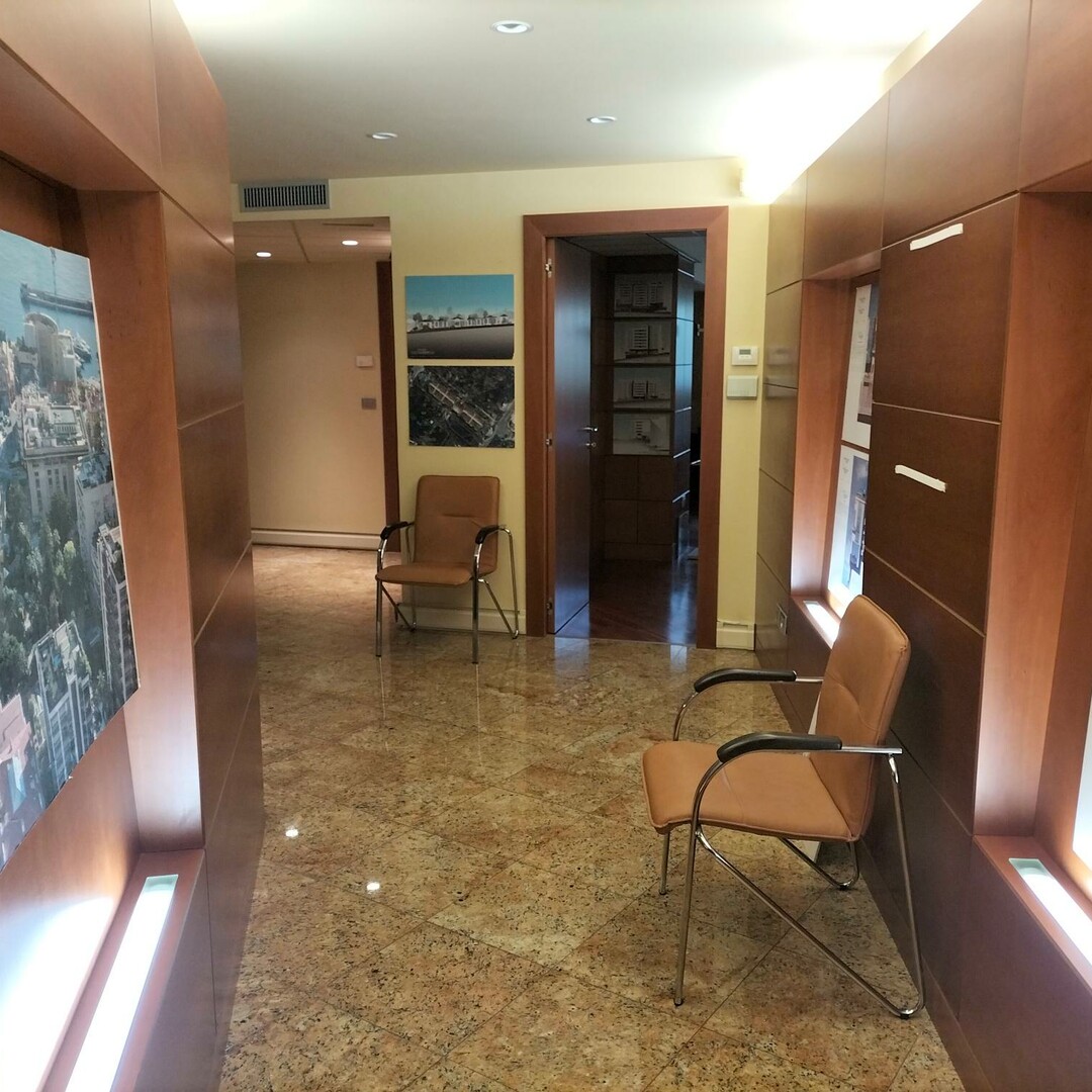 Large office, 5 work areas