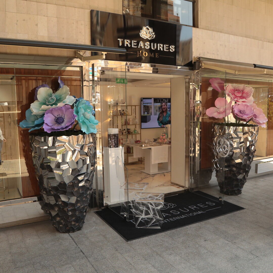 LE MONTAIGNE: RIGHT TO COMMERCIAL LEASE