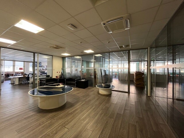 SALE RIGHT TO LEASE: OFFICE - FONTVIEILLE