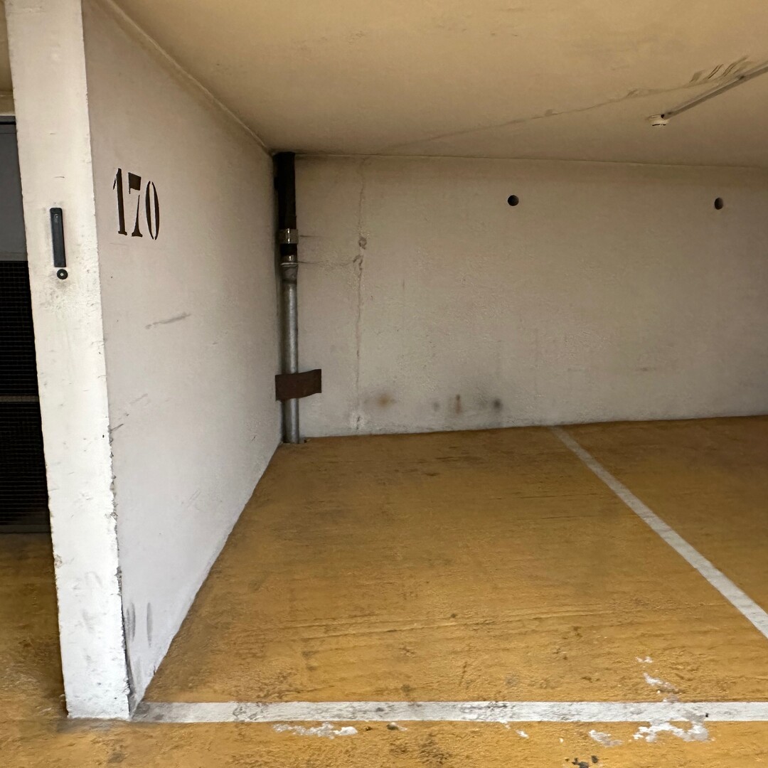 PARKING FOR SALE LES ACANTHES