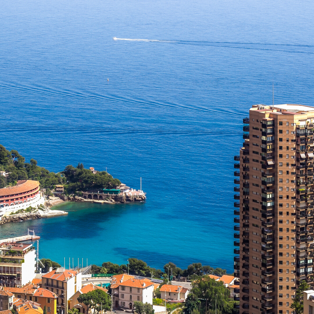 MAGNIFICENT STUDIO ORGANIZED LIKE ONE-BEDROOM APARTMENT