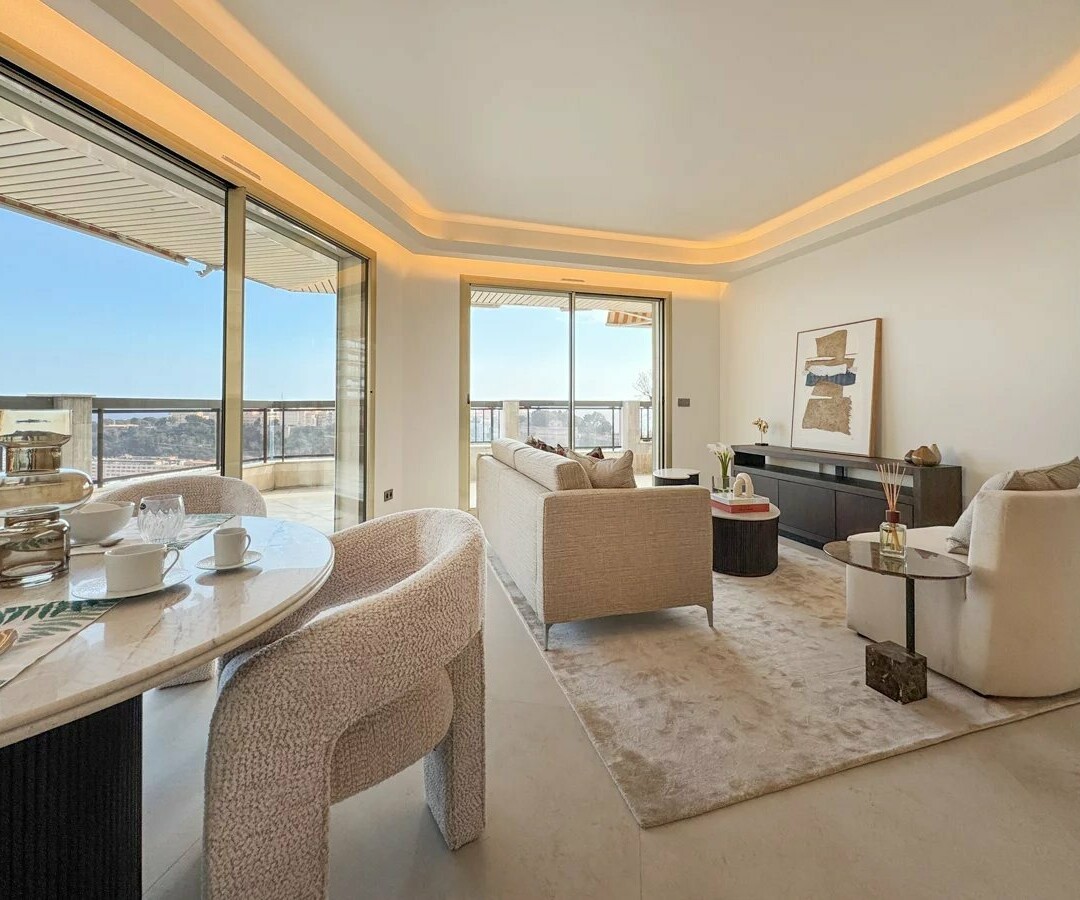 Beverly Palace – Luxurious 2-Bedroom Apartment – Panoramic view of the port and the Rock