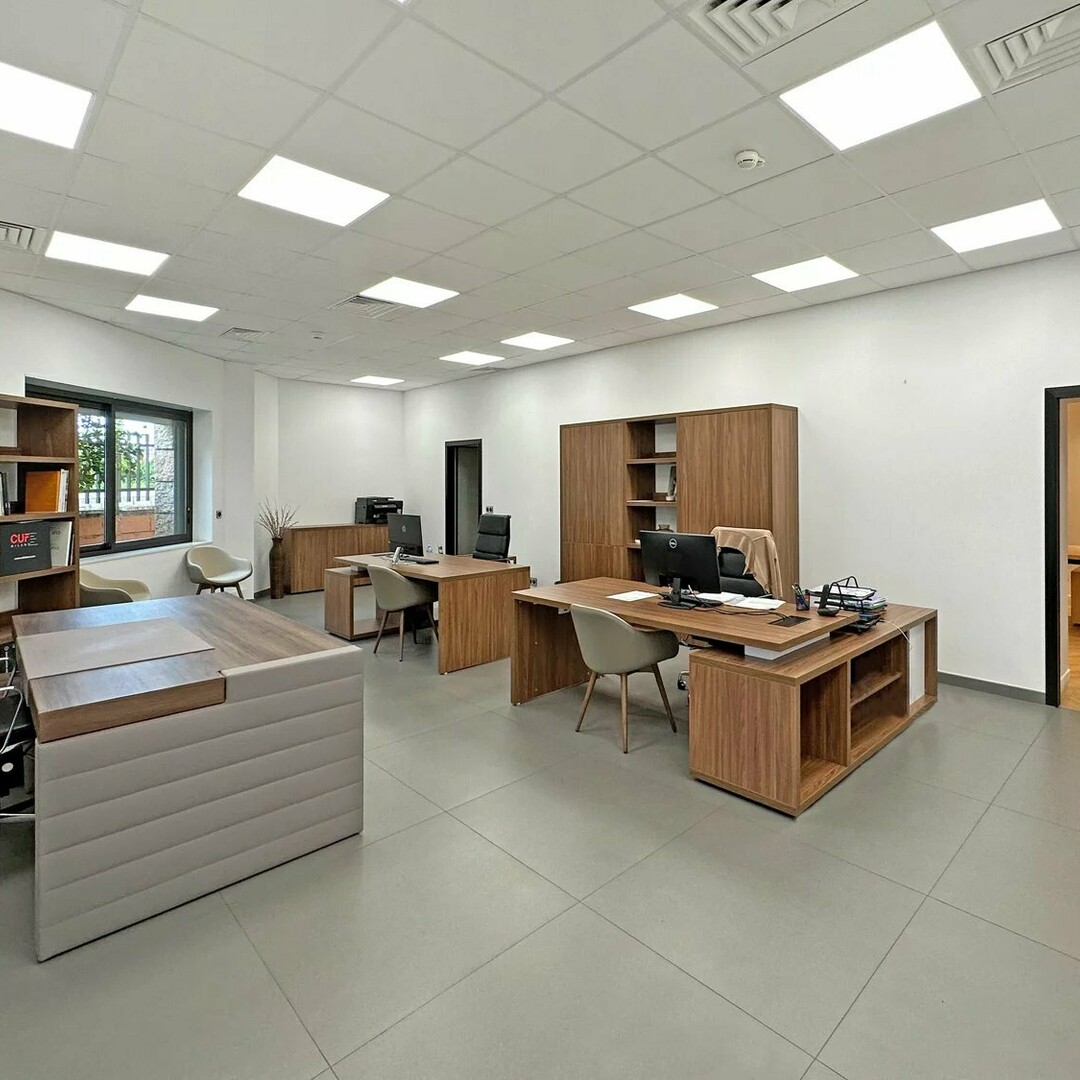Parc Saint Roman - Ample Office Space