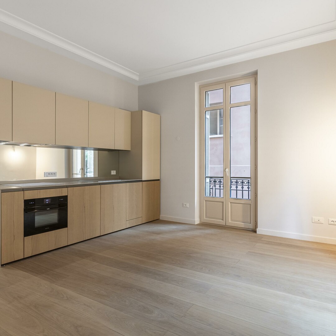 Monte-Carlo | 2-bedroom renovated apartment | Law 887