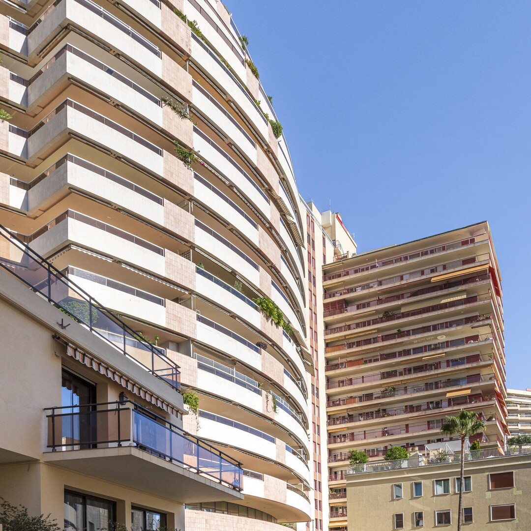 Grand parking (2-3 vehicles/scooters) | Jardin Exotique | Patio Palace