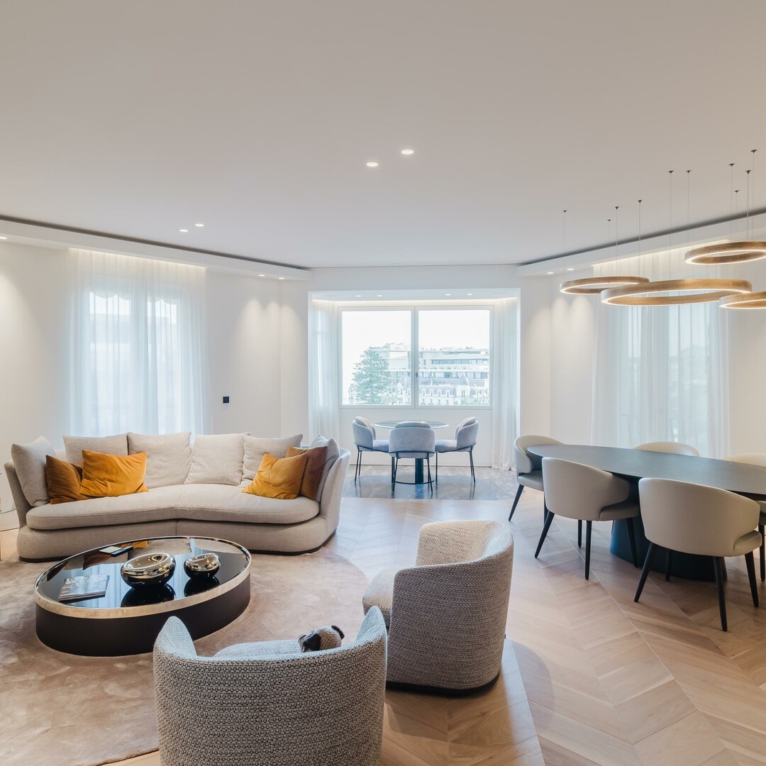 Luxuriously renovated 3-bedroom apartment | Golden square