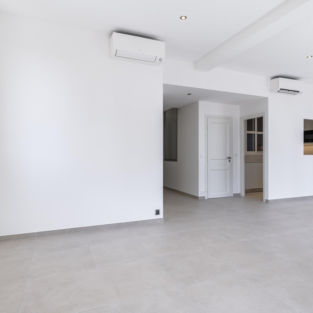 Charming bourgeois apartment | 2-bedroom layout with easy conversion to 3 bedrooms