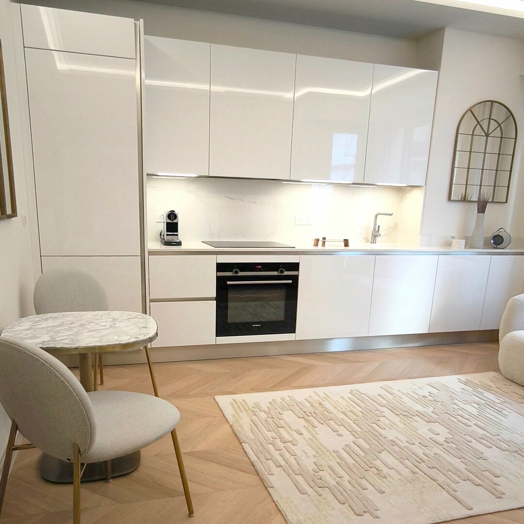 Charming Renovated One-Bedroom Apartment in the Heart of Monte-Carlo, Ideal for Investors or a Pied-
