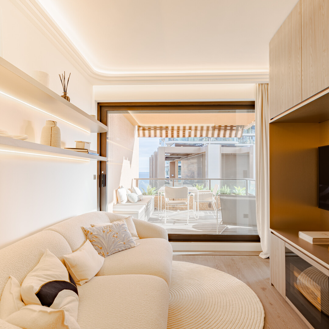 MAGNIFICENT RENOVATED APARTMENT WITH SEA VIEW