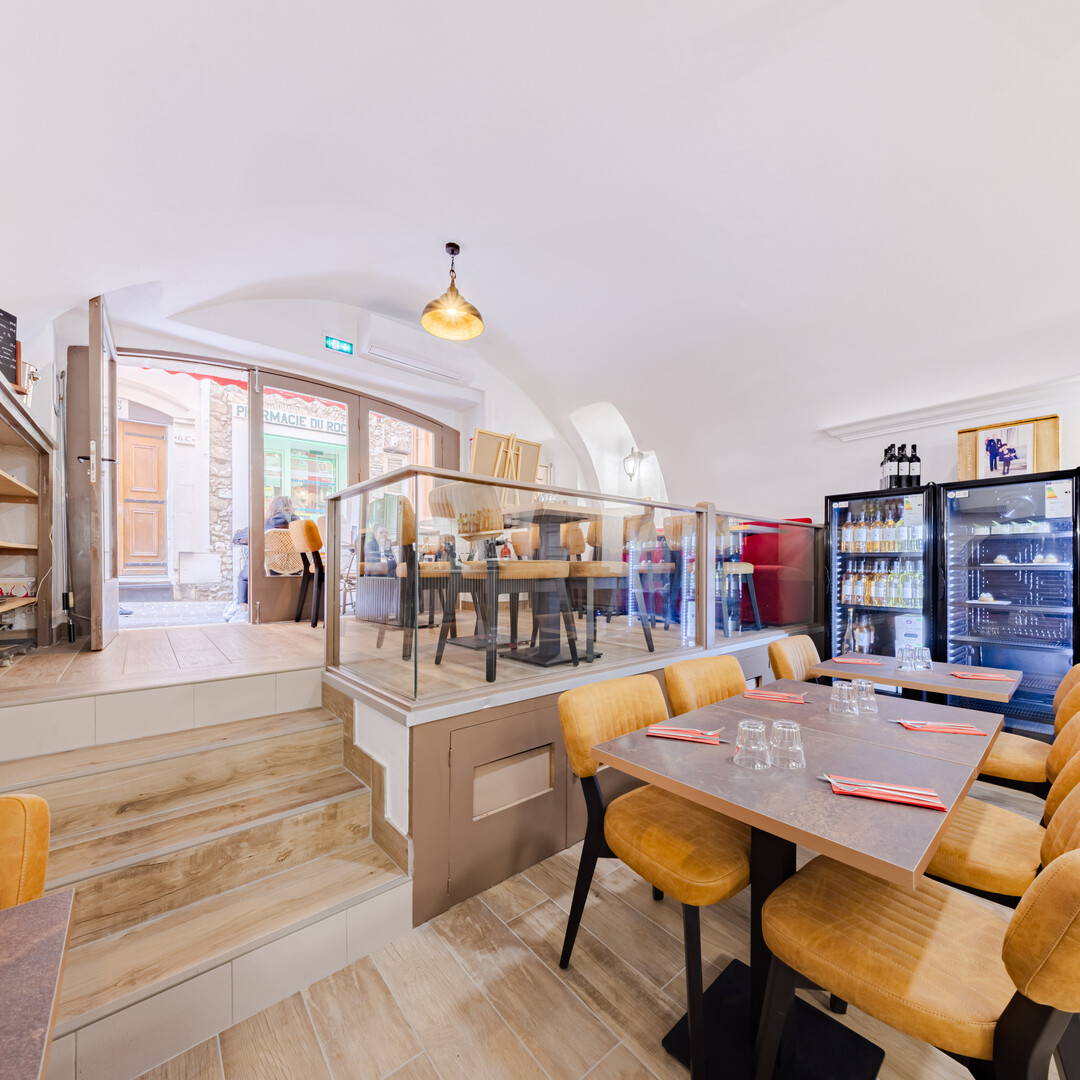 RESTAURANT PREMISES / COMMERCIAL PROPERTY