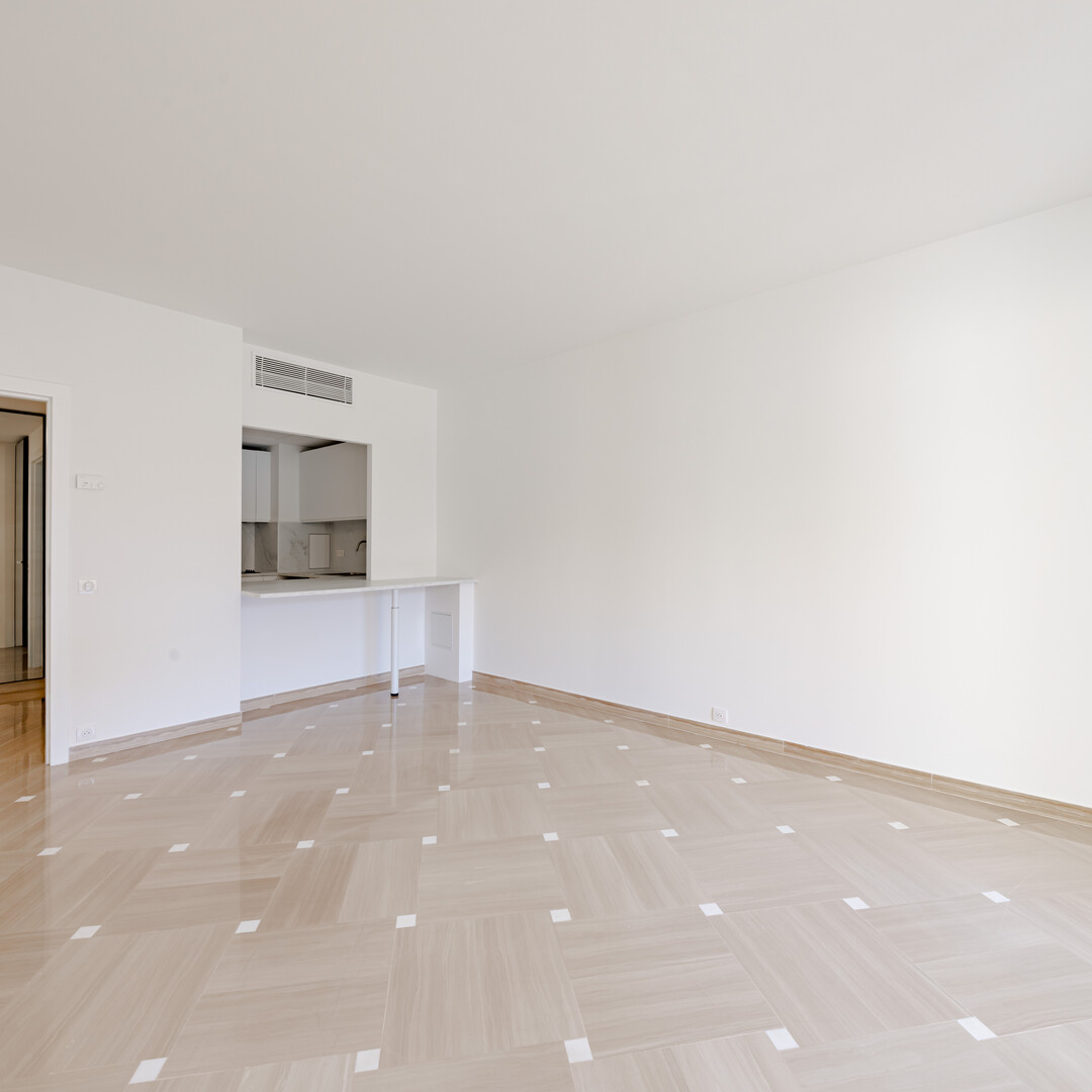 SPACIOUS 2-PIECE WITH GOOD PERFORMANCE