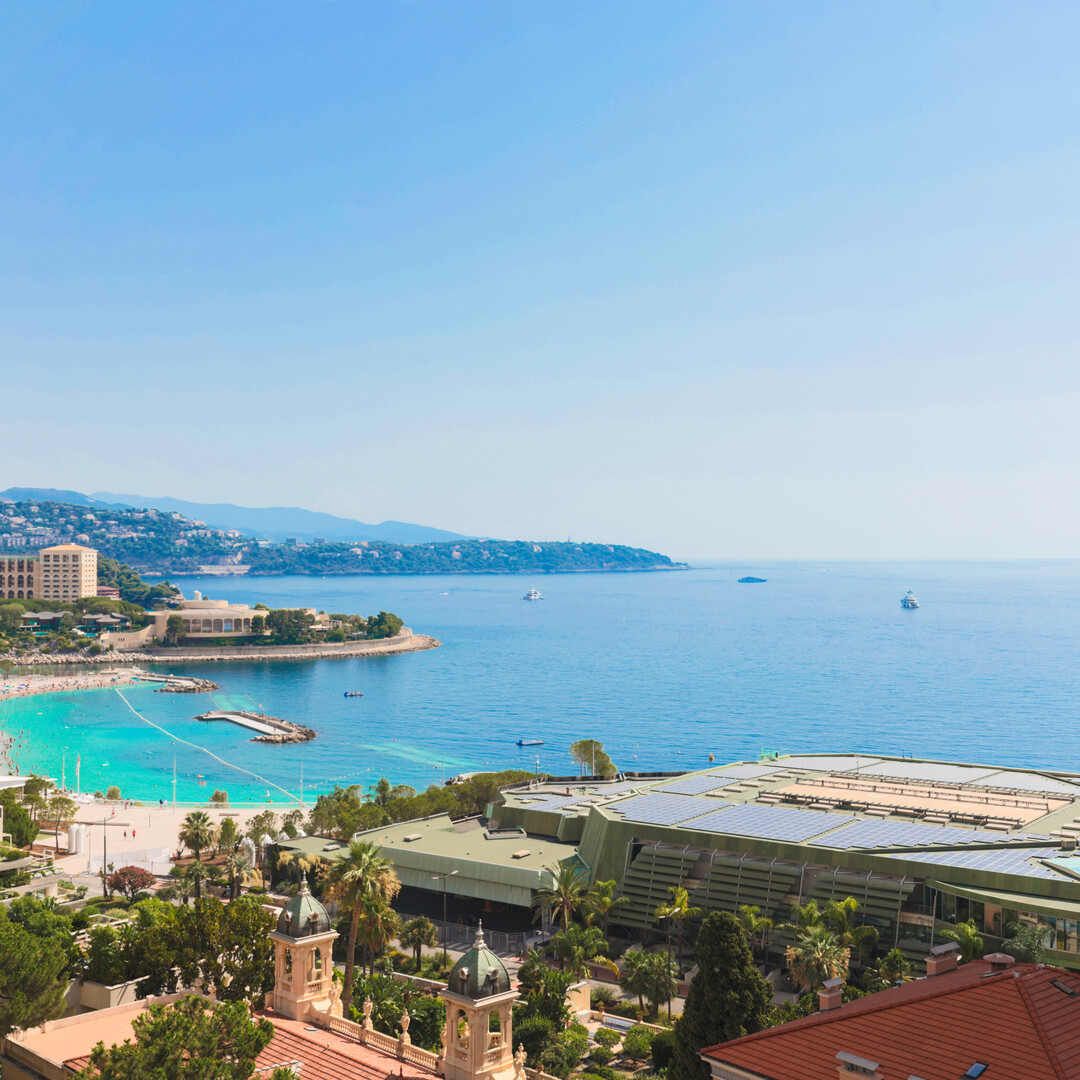 SUMPTUOUS APARTMENT COMPLETELY RENOVATED