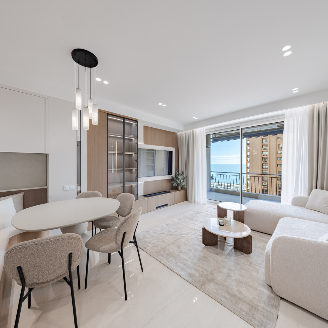 SUPERB 3 BEDROOM APARTMENT COMPLETELY RENOVATED - GRANDE BRETAGNE