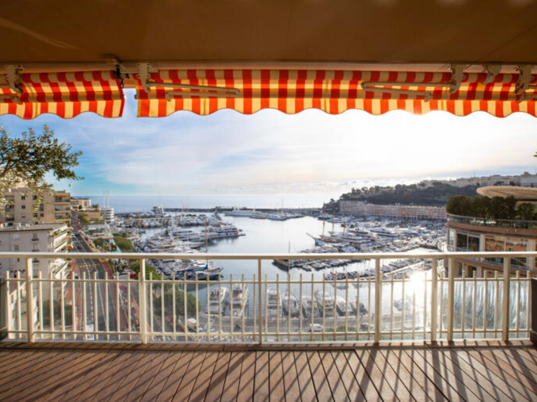 Prime 3 Bedroom Apartment With F1 & Port Hercules View