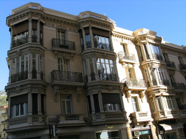 Sole Agent – High-end renovated luxury apartment with sea view