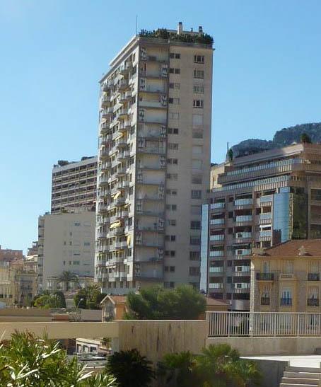 Sole Agent – High-end renovated luxury apartment with sea view