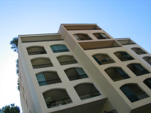 Sole Agent – High-end renovated luxury apartment with sea view